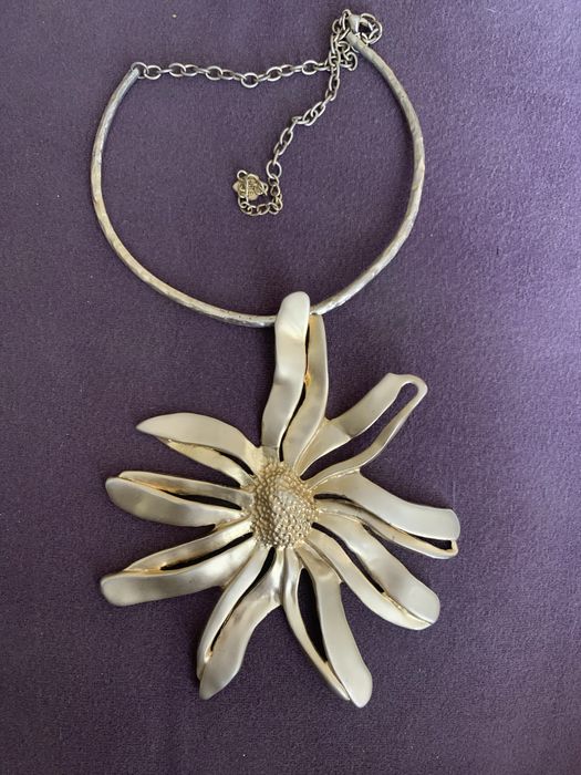 Кулон та інші прикраси