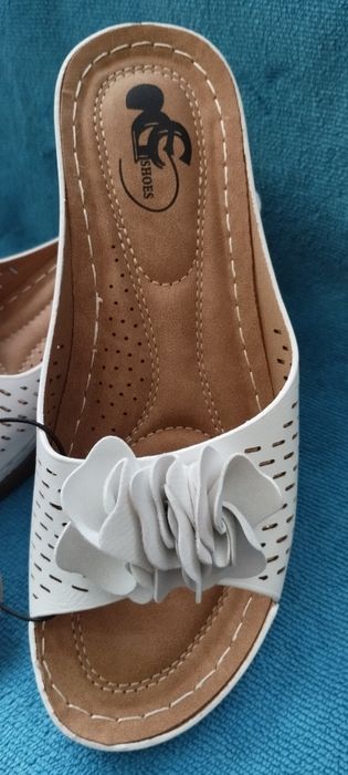 Klapki letnie nowe białe z USA rozmiar 37 wkładka 24 cm