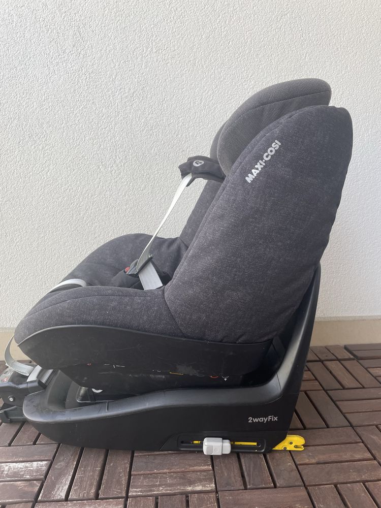 Foteliki Maxi Cosi Pebble Plus z bazą isofix