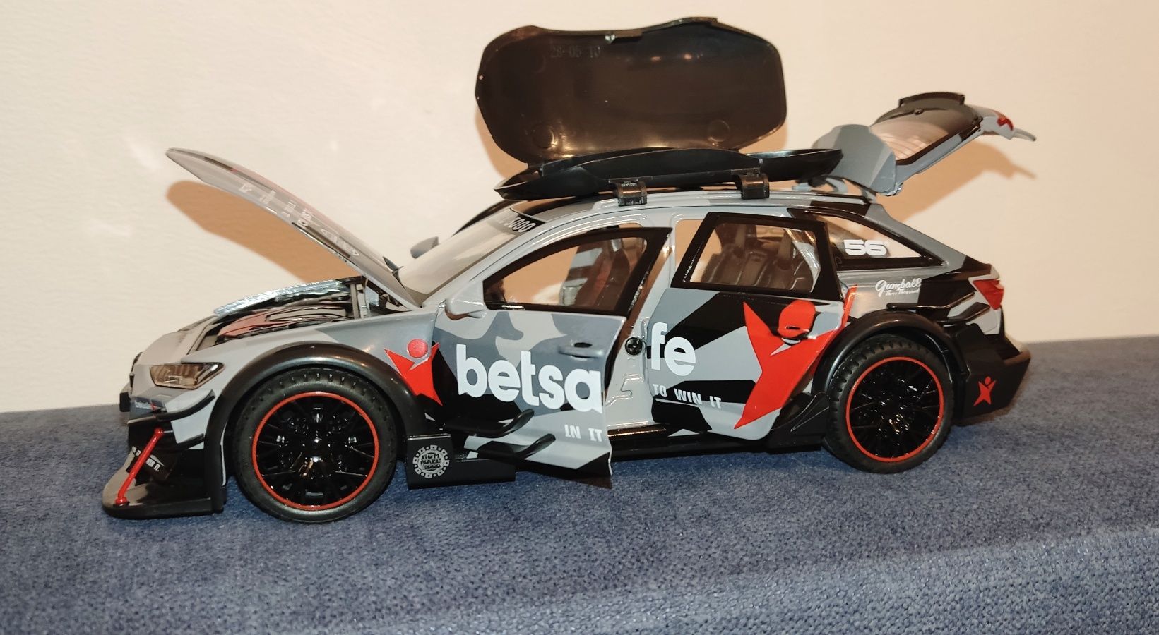 Model AUDI RS6 skala 1:24 NOWY idealnie odwzorowany