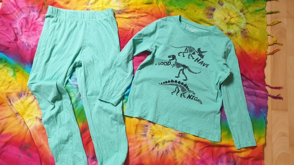 Super piżamka dla chłopca 128 cm. Bawełna dino miętowa