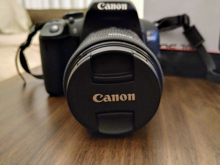 Máquina Fotográfica CANON EOS 700D - Impecável