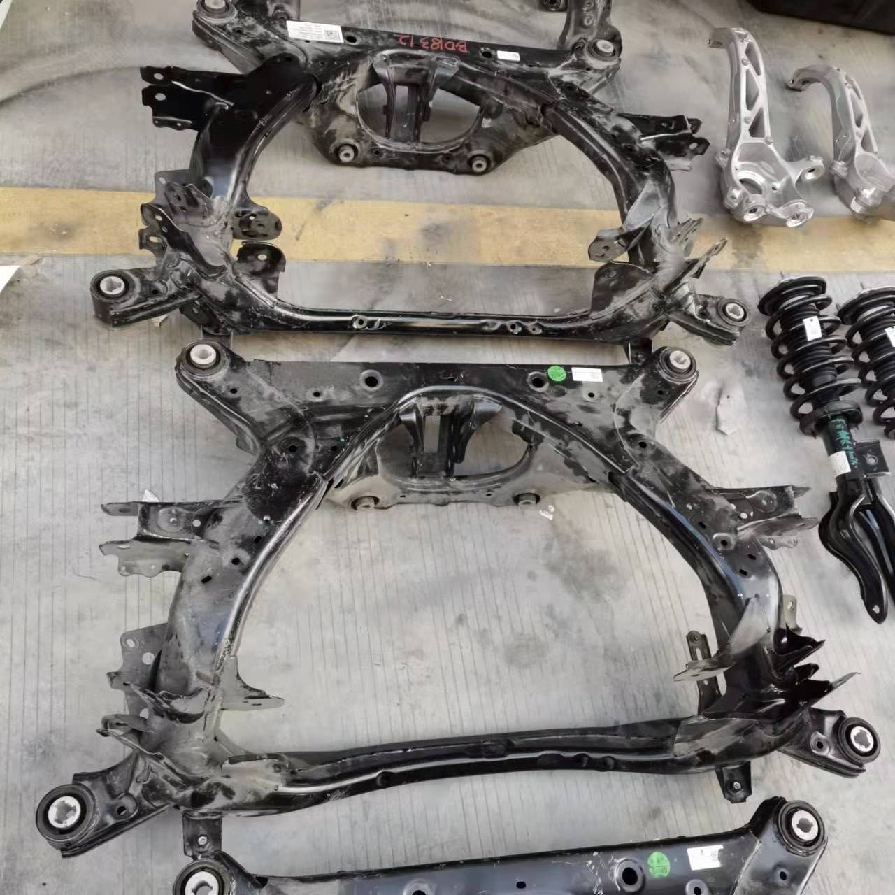 Рычаг подкова нового образца Tesla model Y 1188321-00-A 1188326-00-A