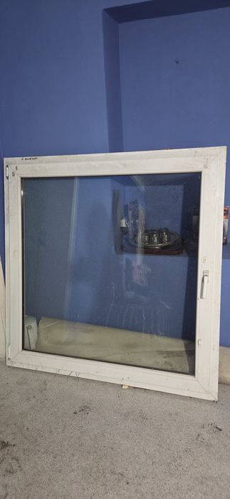 Okno białe uchylno-rozwierane 136x137  130x130