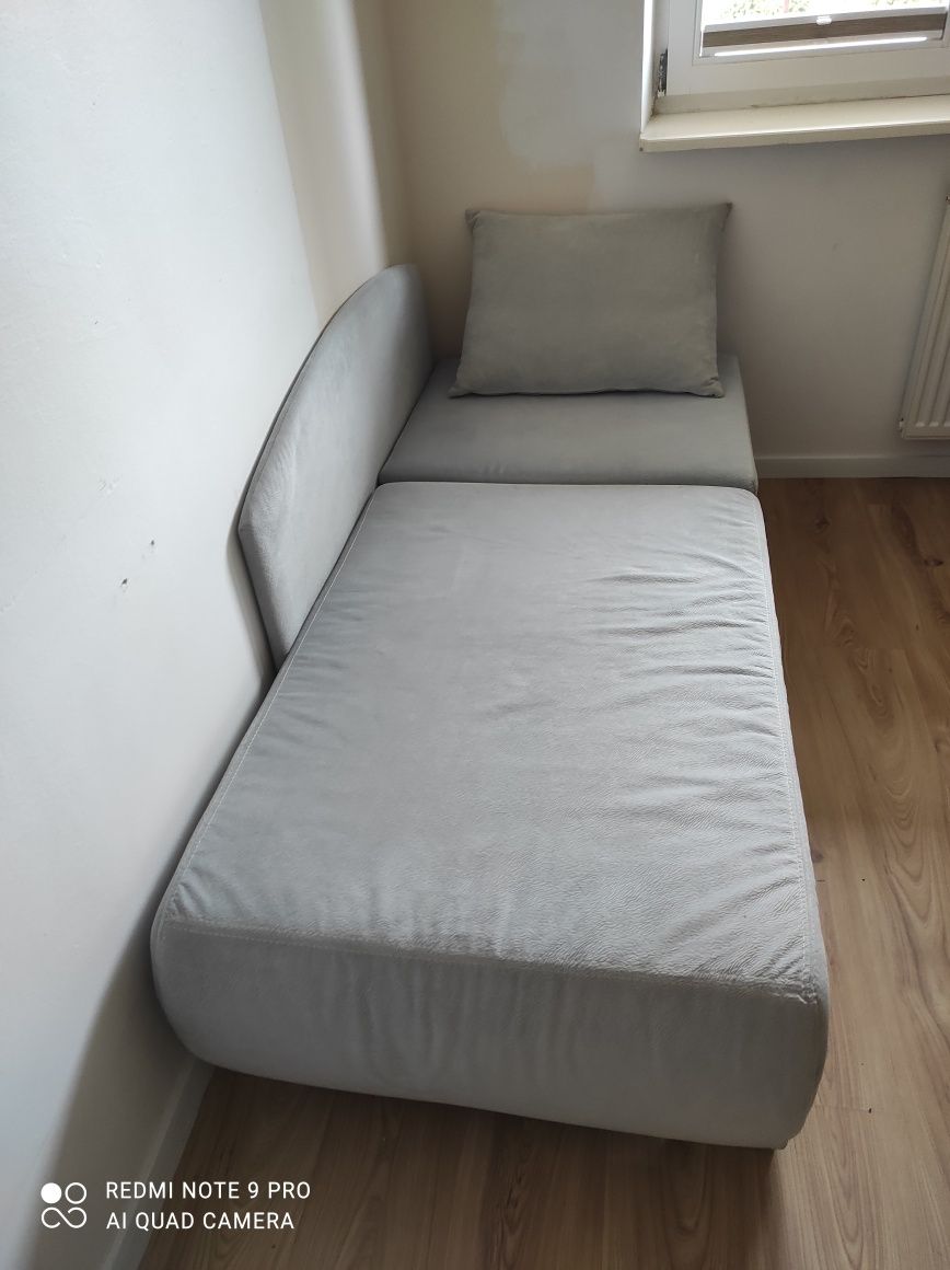 Jednoosobowa sofa z funkcją spania i pojemnikiem