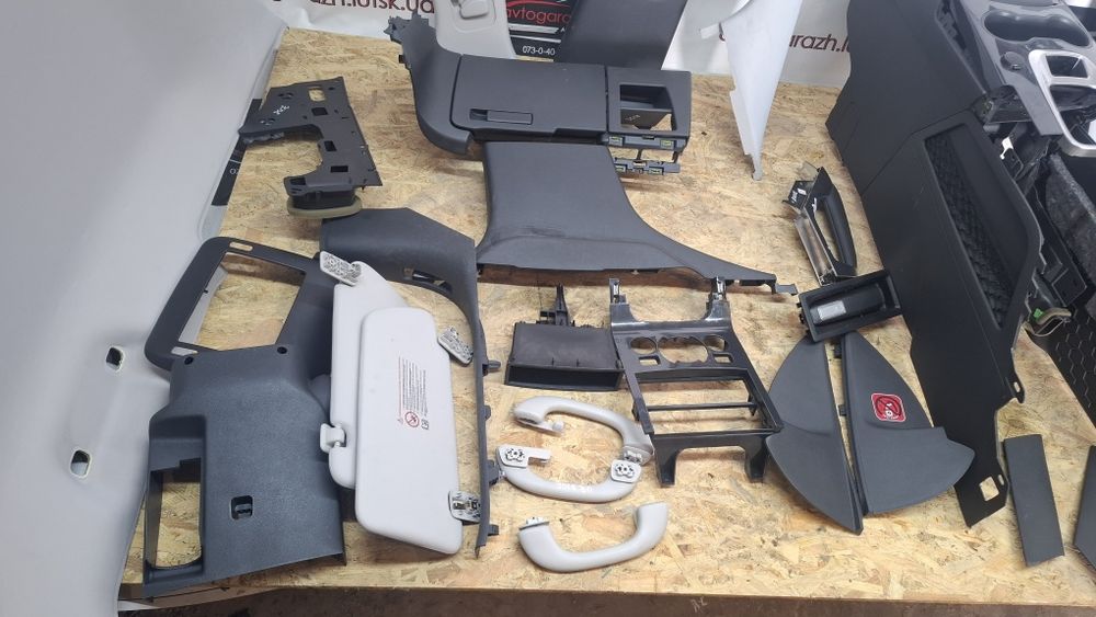 Пластик салону Peugeot 3008 пластмаси салона пежо 3008