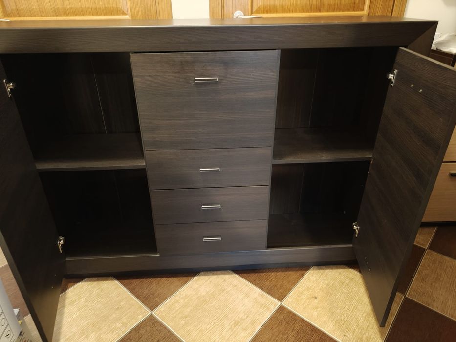 Dwie komody oraz stolik