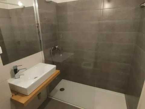 Arrendo apartamento T2 renovado com varanda e eletrodomésticos