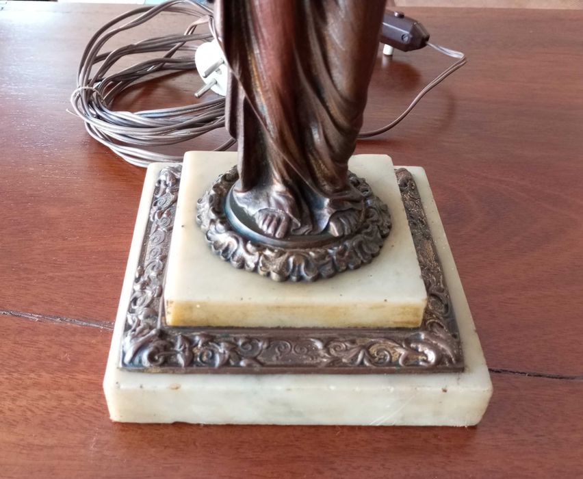 Antigo candeeiro de mesa Arte Nova