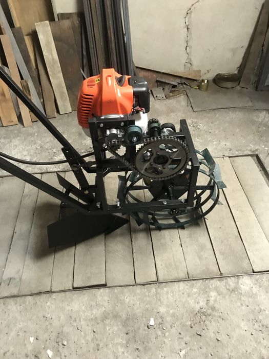 Продам мотопідгортач, мотоокучник.  Ціна без двигуна і окучника (рала)