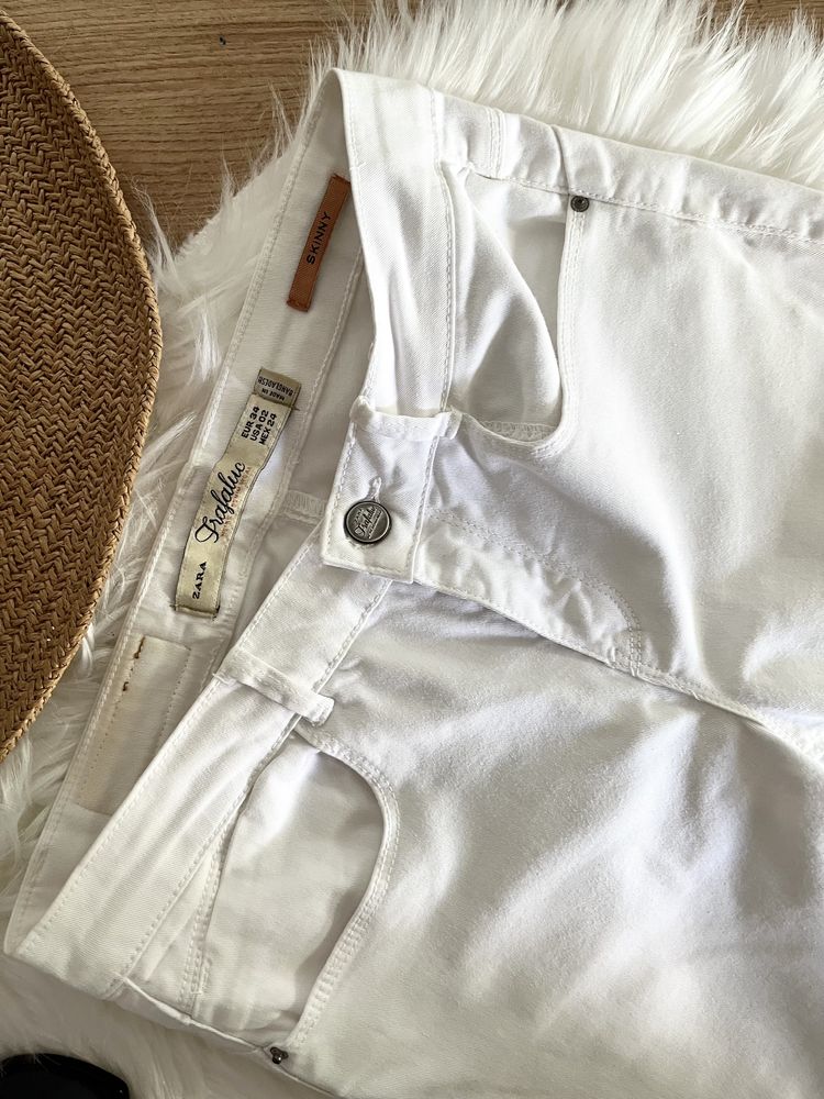 Białe spodnie rurki ZARA XS 34 modne elastyczne lato wakacje skinny