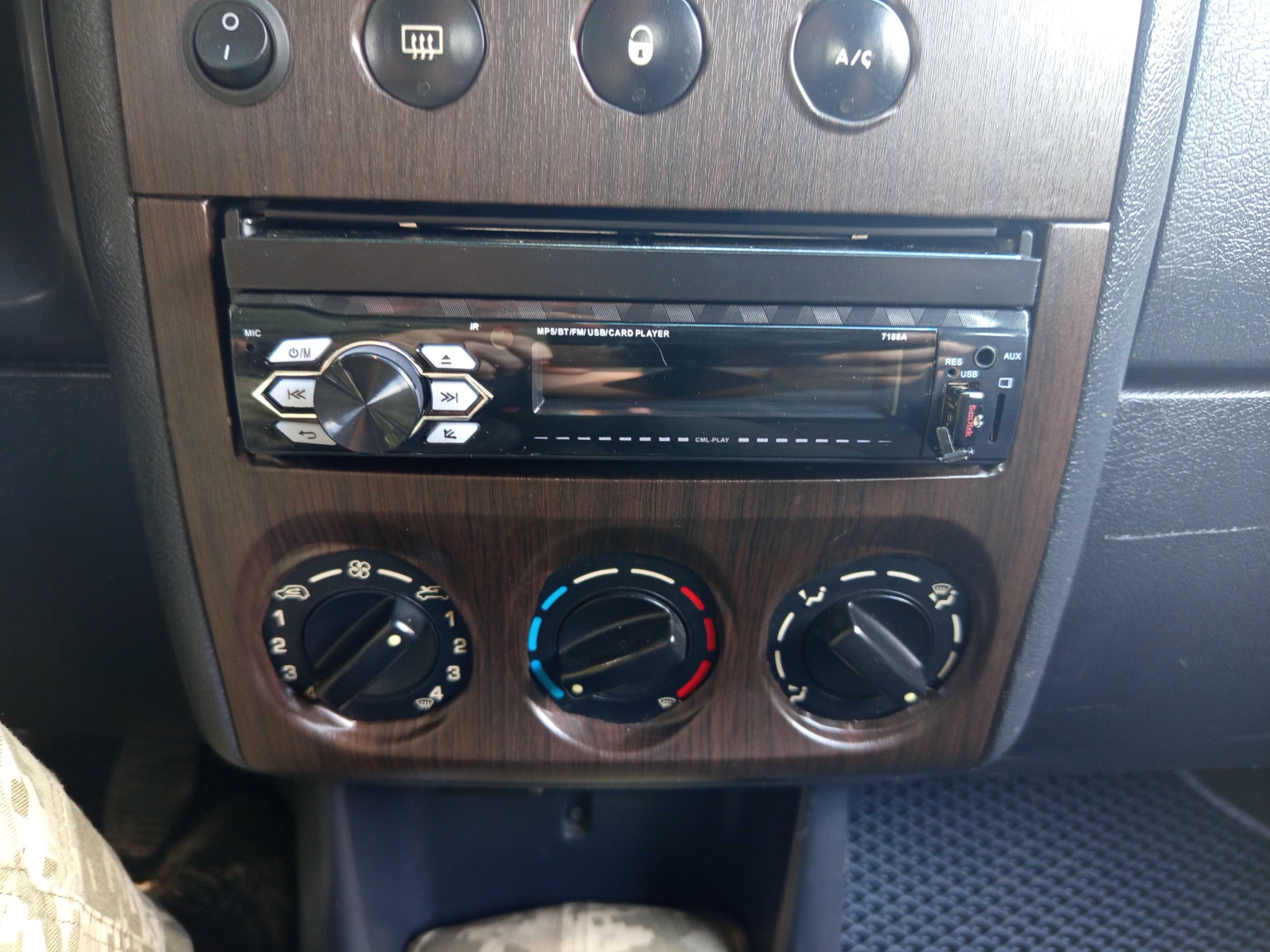 Автомагнітола 1 DIN 7188A BT Android 1G-16G з висувним екраном