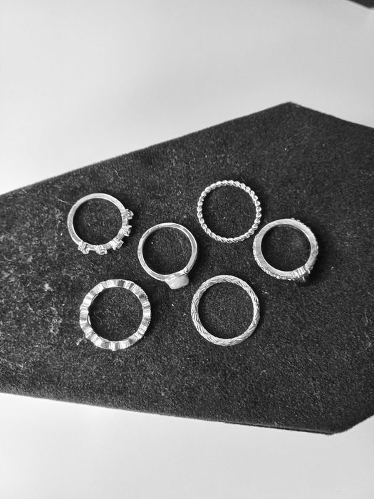 Zestaw pierścionków 6 szt. różnych rozmiarów Lovisa