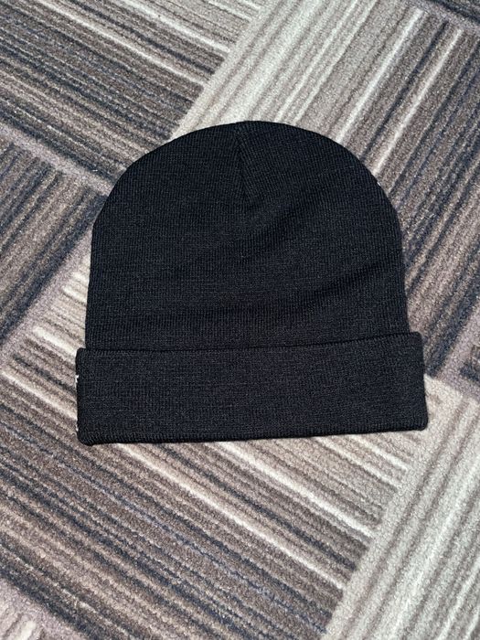 шапка Arc’teryx.