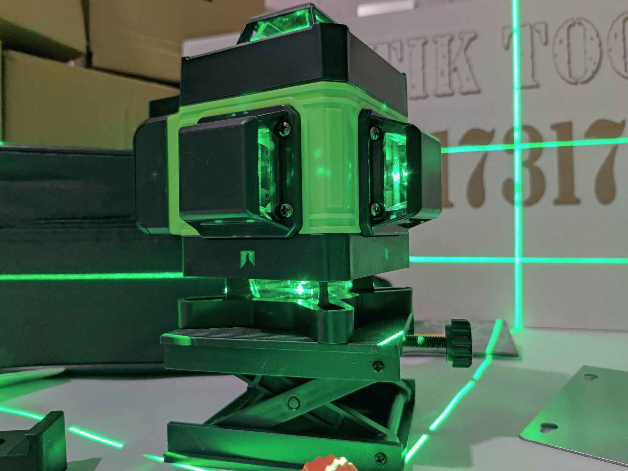Nivel Laser 16 Linhas (verde), 2 BATARIAS+ COMANDO + acessórios.