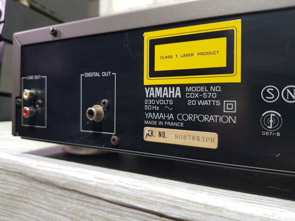 Пульт ! СD програвач/проигрыватель Yamaha CDX-570  б/у з Німеччини