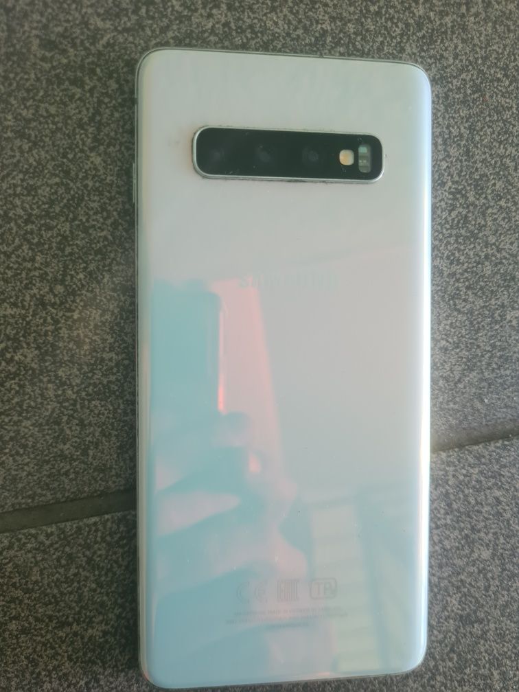 Samsung s10 є тріщини але екран не постраждав на 2 сім