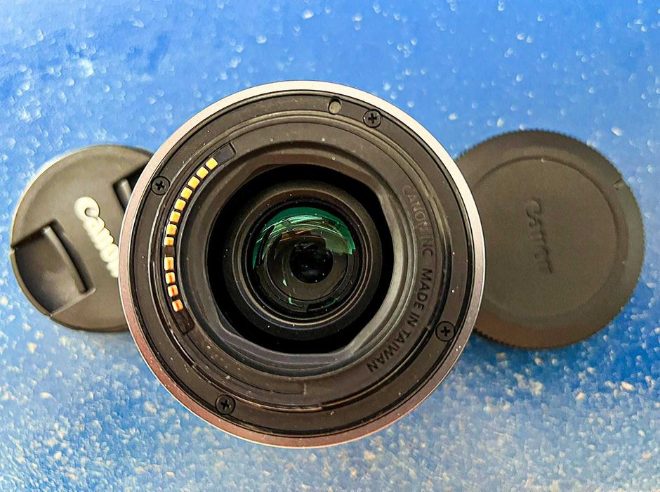 Lente Canon RF 24-50mm f/4.5-6.3 IS STM - COMO NOVA