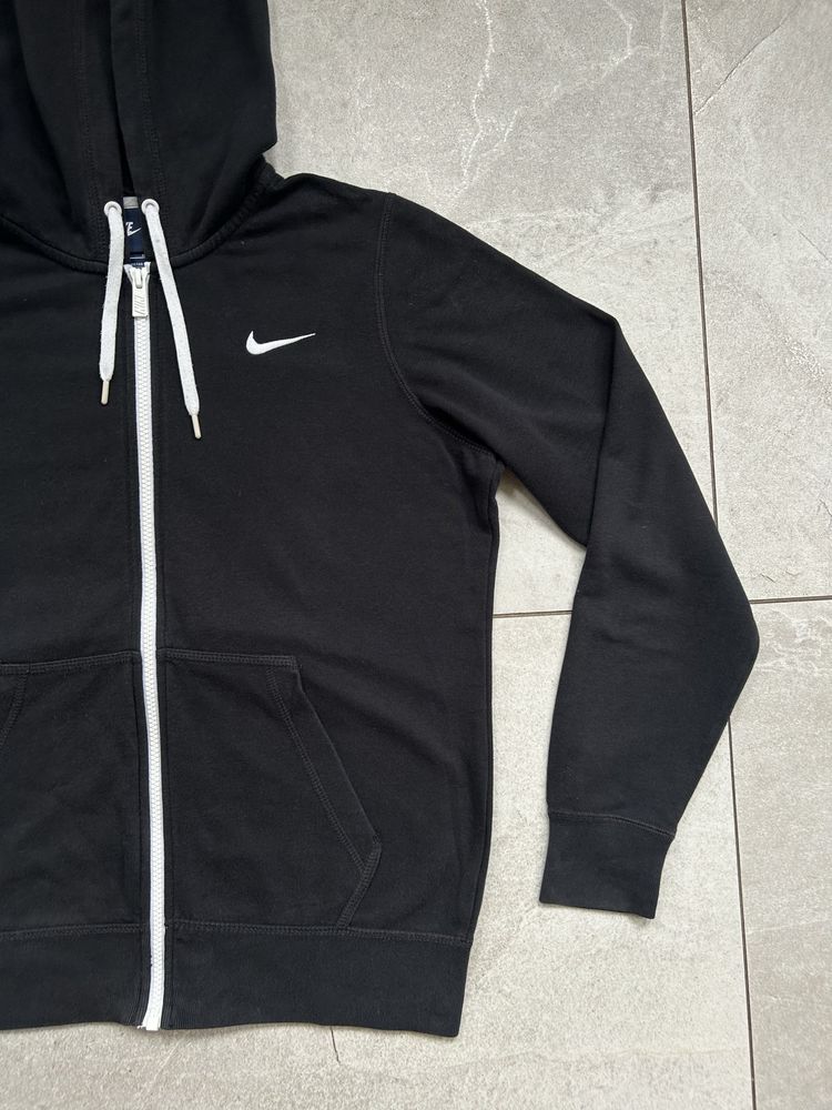Damska czarna bluza z kapturem nike