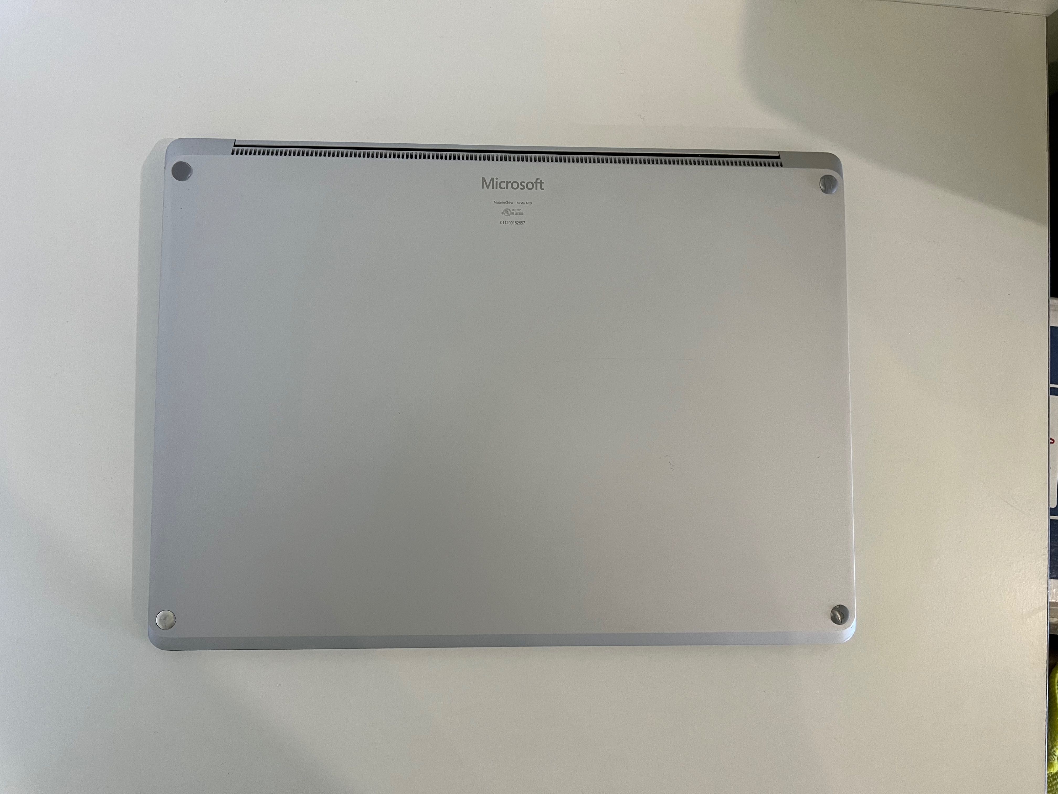 Продам ноутбук  Microsoft Surface Laptop