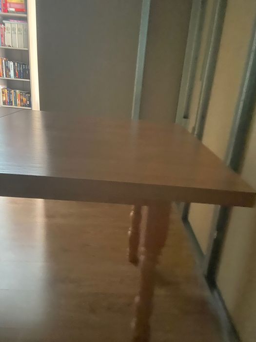 stół z krzesłami