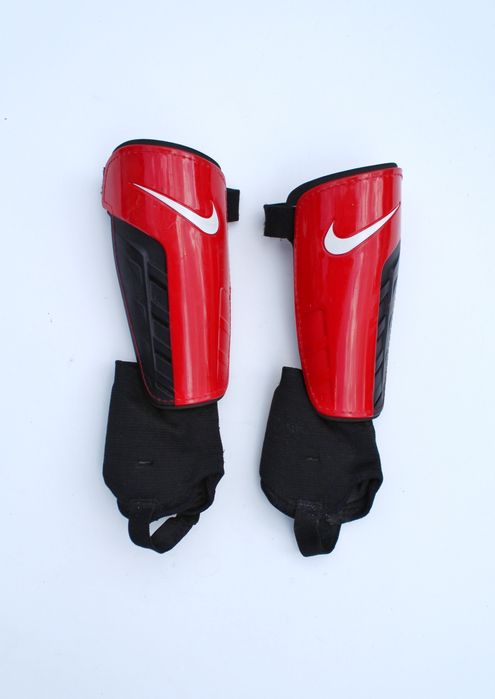 Ochraniacze piłkarskie na goleń Nike M