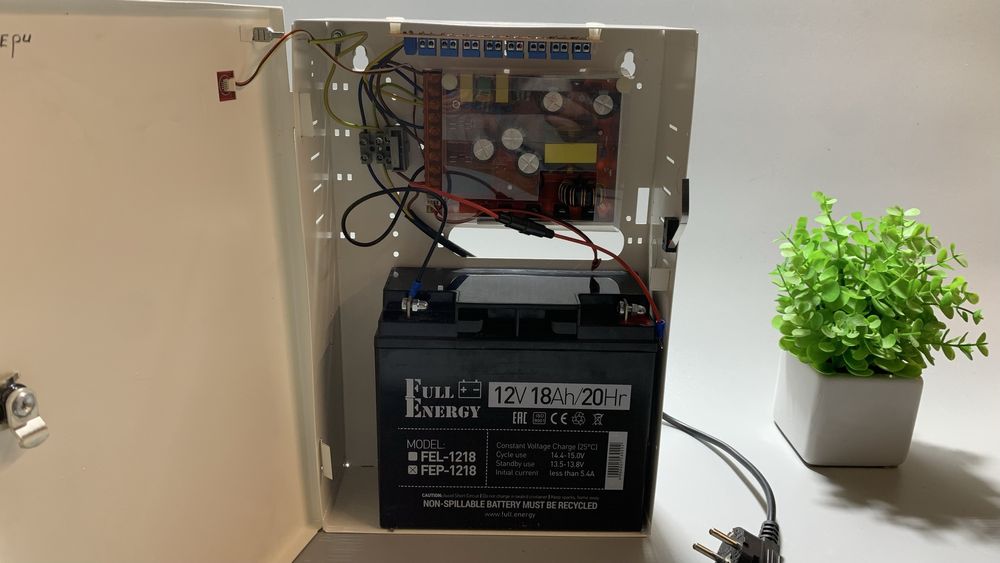 ДБЖ Faraday Electronics 85W UPS+Акб 18Ah (Wifi / камер спостереження)