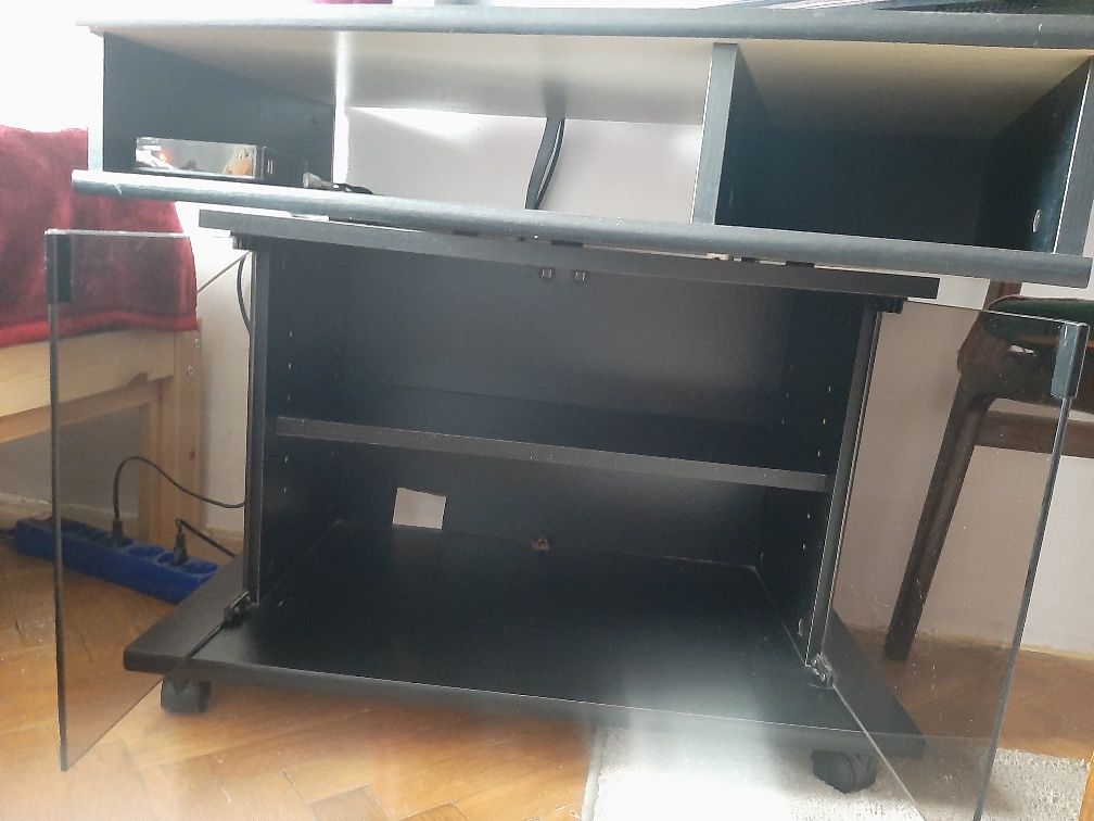 Stolik pod telewizor