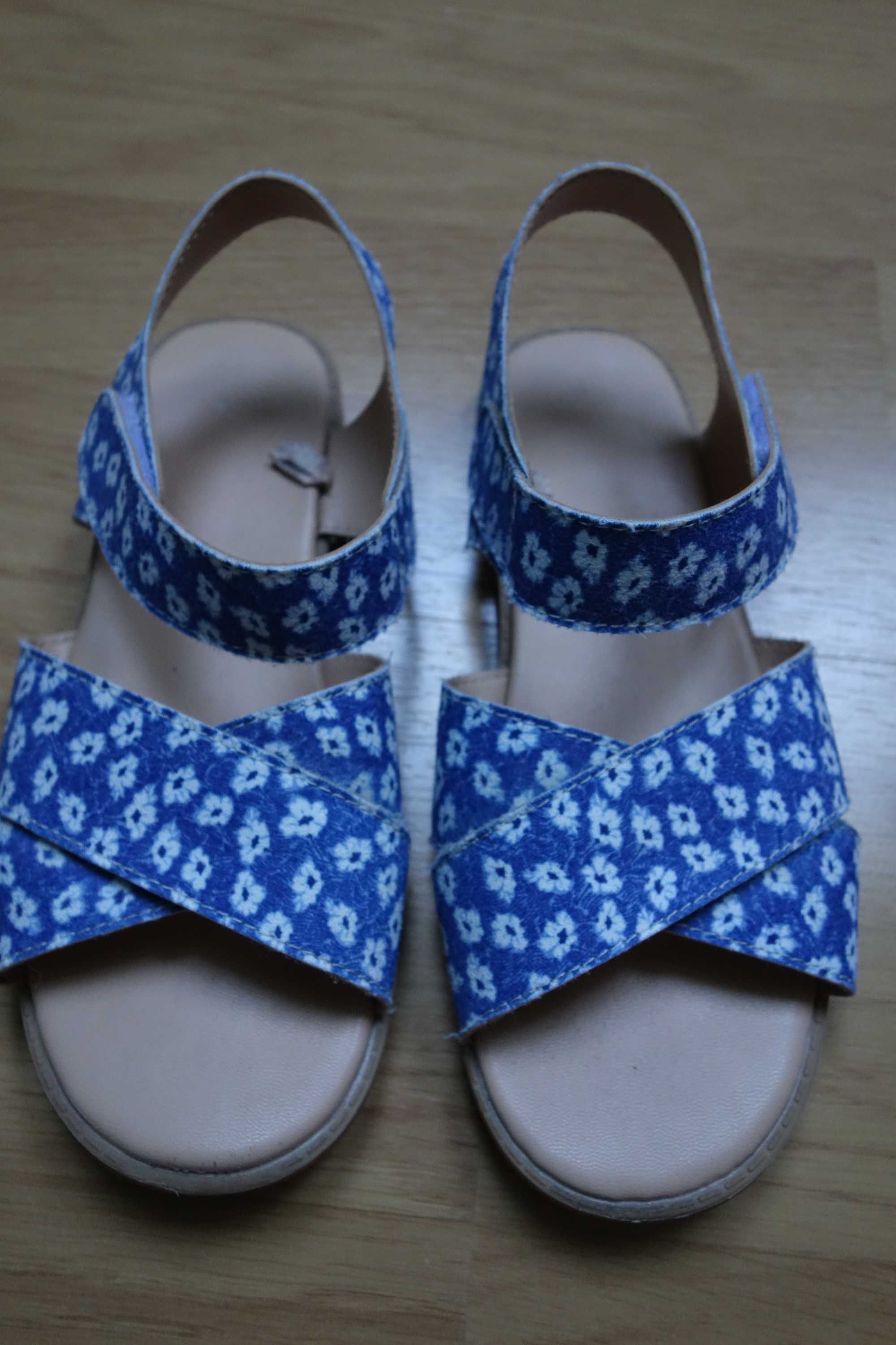Sandałki H&M niebieskie w kwiatki 32 wkładka ok.19,8cm