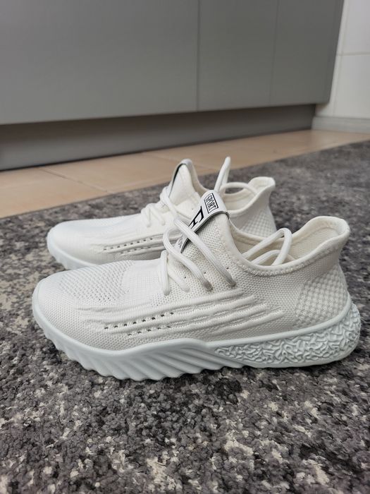 Кросівки літні       .