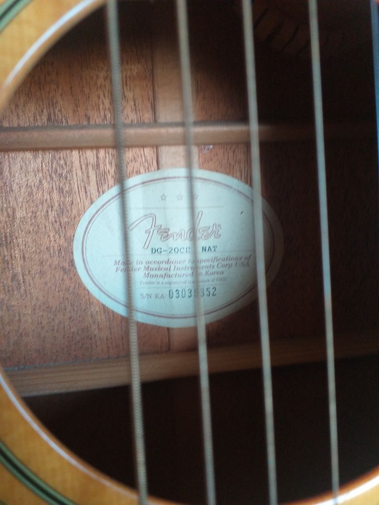 Guitarra Fender DG 20 CE