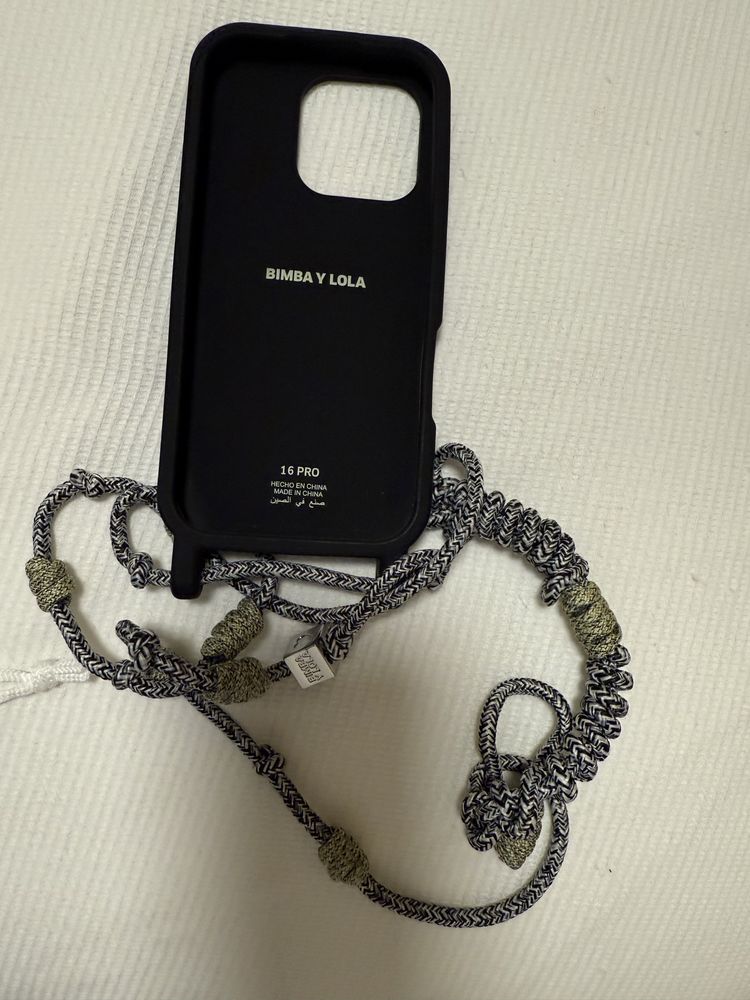 Capa iphone 16 pro silicone preta bimba y lola