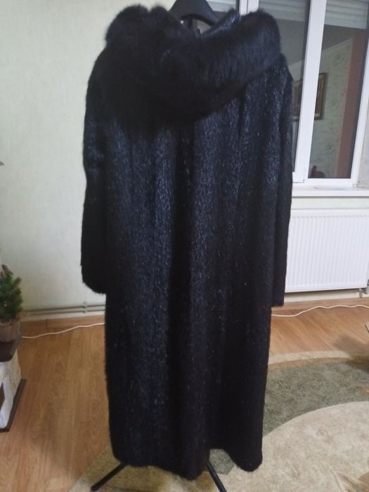 Шуба з нутрії жіноча чорна