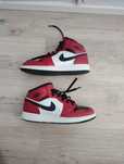 Air Jordan 1 Mid "Chicago Black Toe"