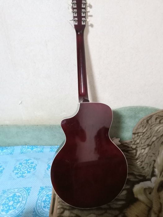 Продам недорого гитару