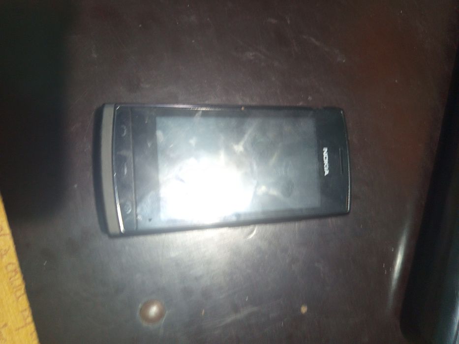 Старі телефони прості та дешеві