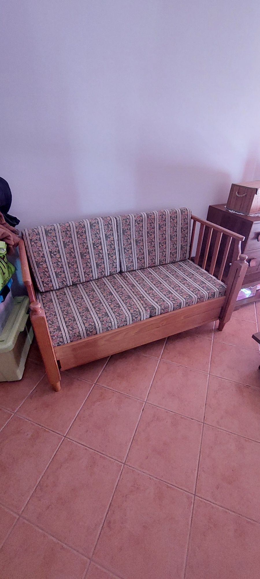 Cama de bebé em pinho maciço