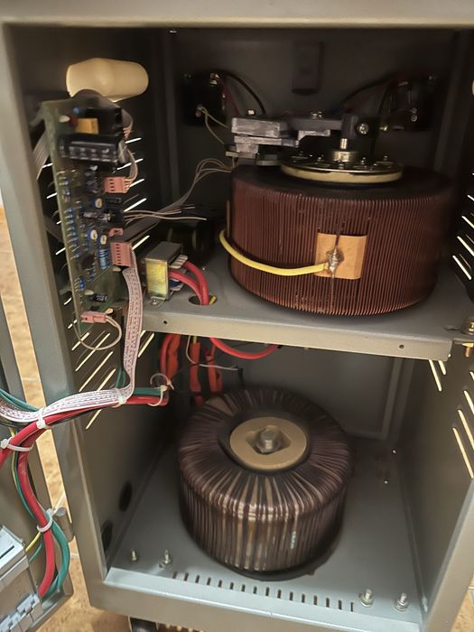 Продам однофазний стабілізатор на 10 кВа