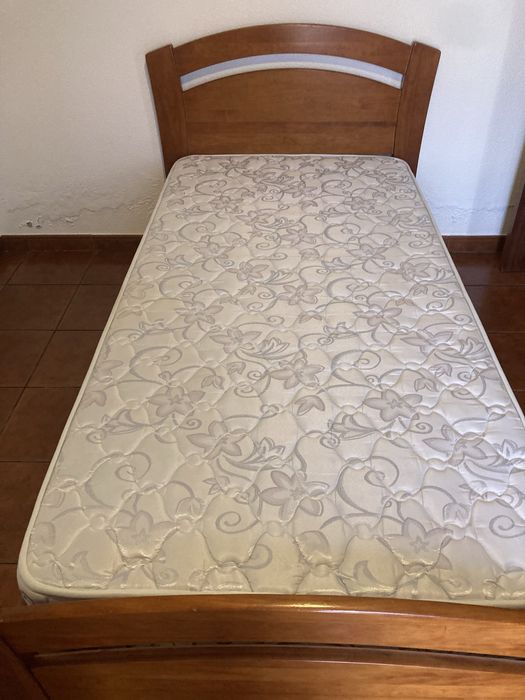 Cama solteiro bom estado