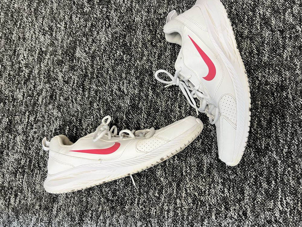 sprzedam buty Nike