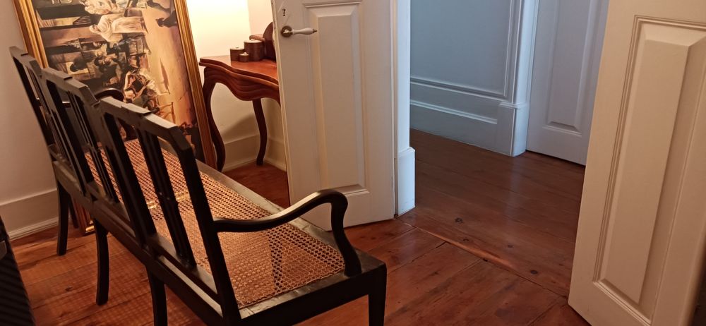 Canapé antigo em madeira pau santo e palhinha