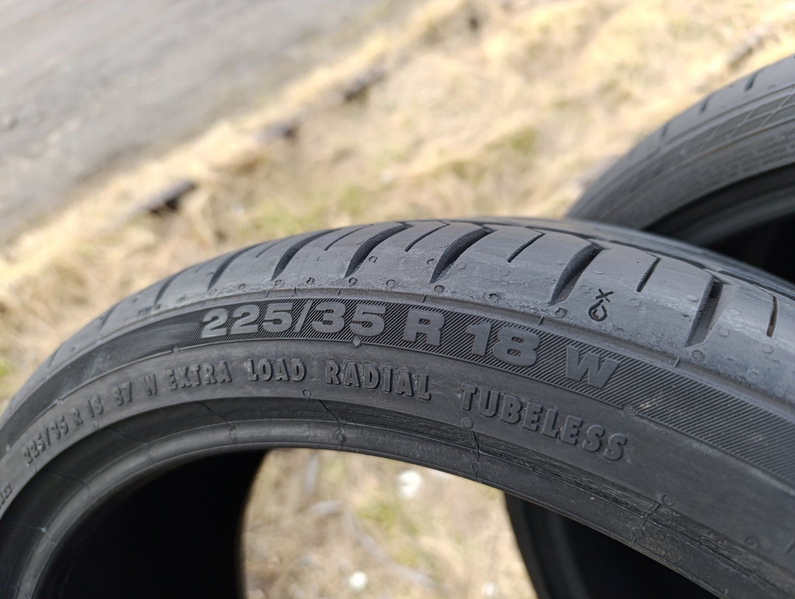 Літні шини Continental 225/35 R18 резина Р18
