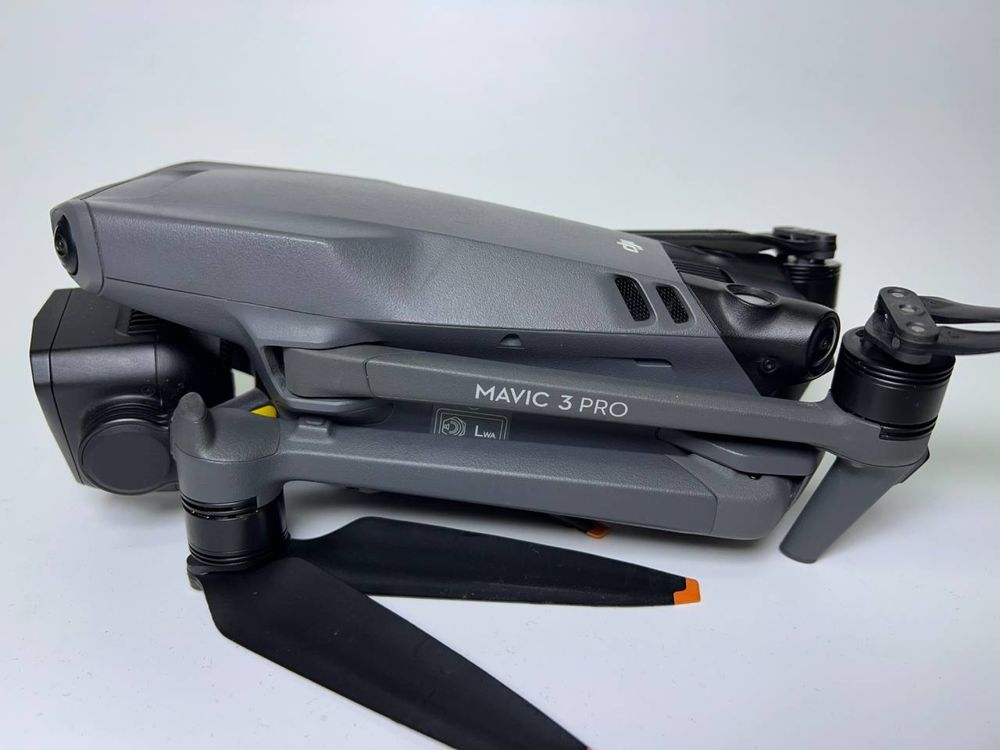 Дрон  DJI Mavic 3 Pro Fly More Combo бу