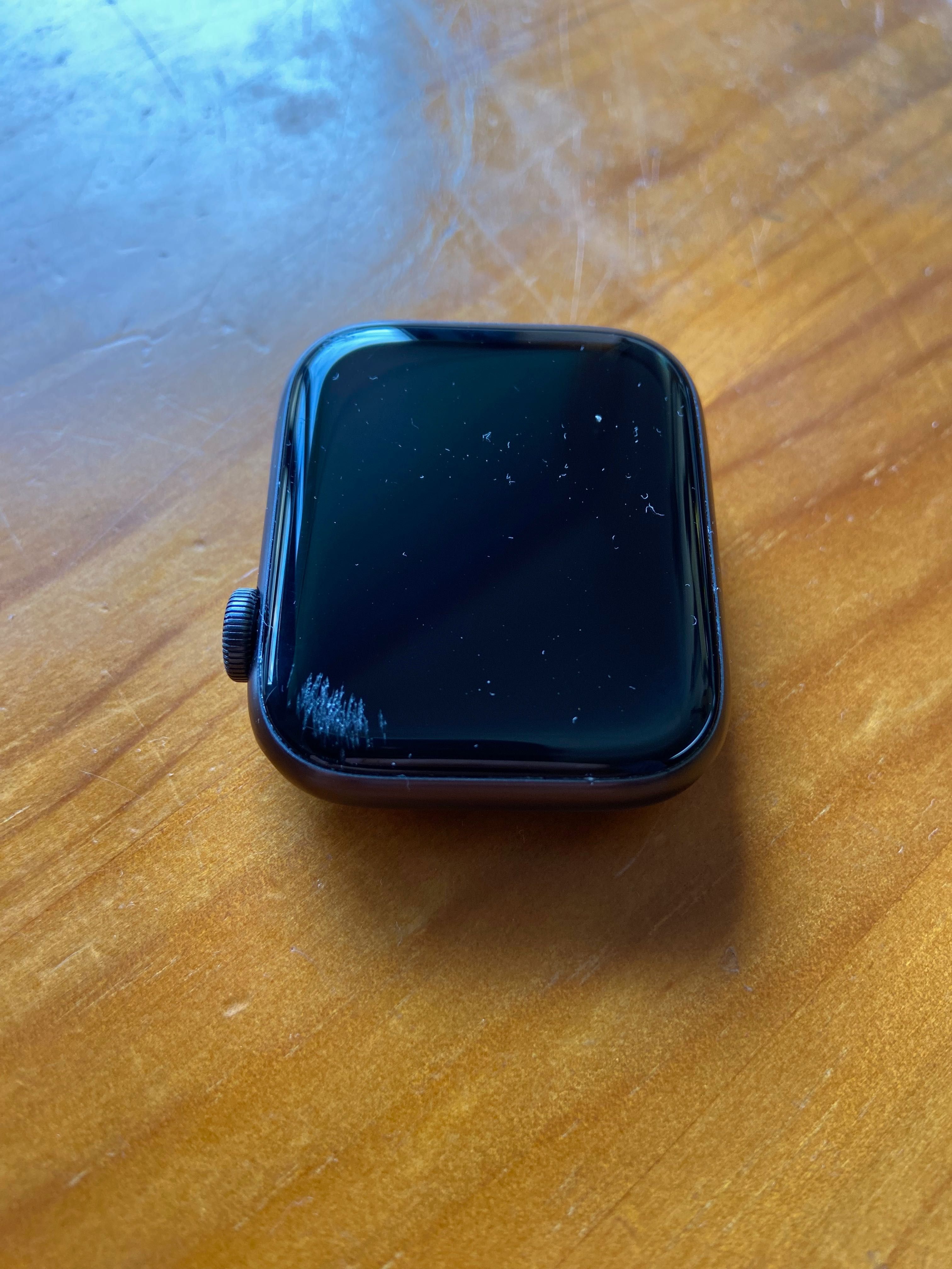 Apple Watch SE 1ª Geração - Venda para Peças ou Reparo