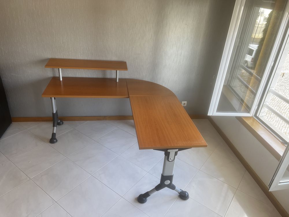 Secretaria em L com prateleira