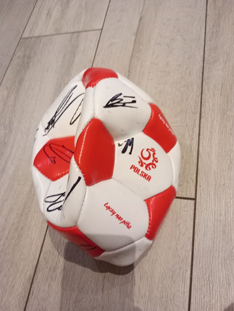 Polska piłka z autografami
