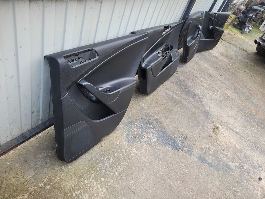 Продам дверні карти на фольксваген пасат б6