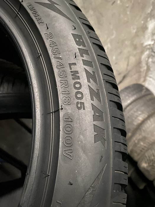 Шини 245/45/18 - 2шт Bridgestone Blizzak LM005 зима