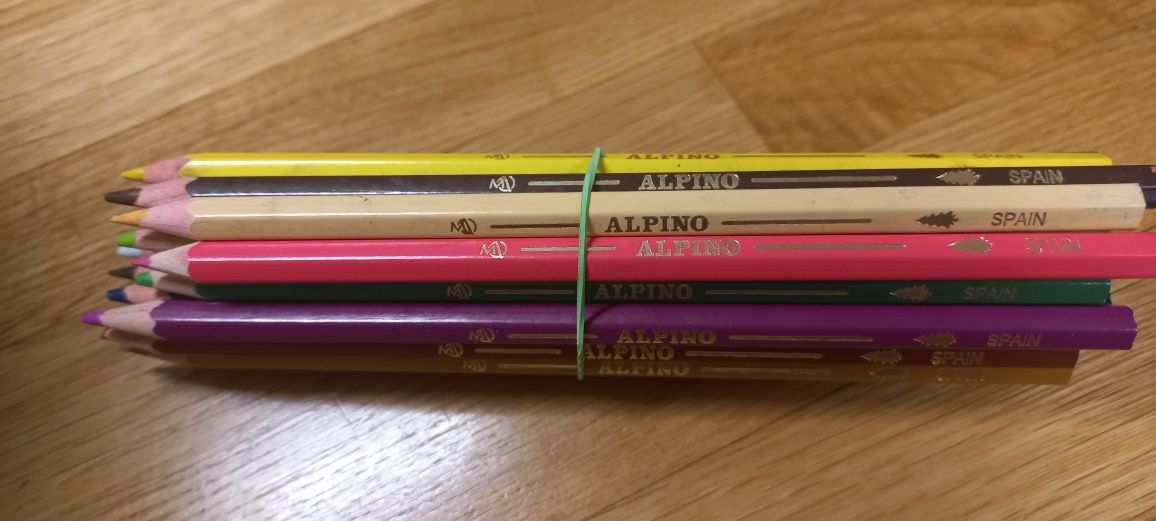 Organizery na przybory szkolne ikea i kredki