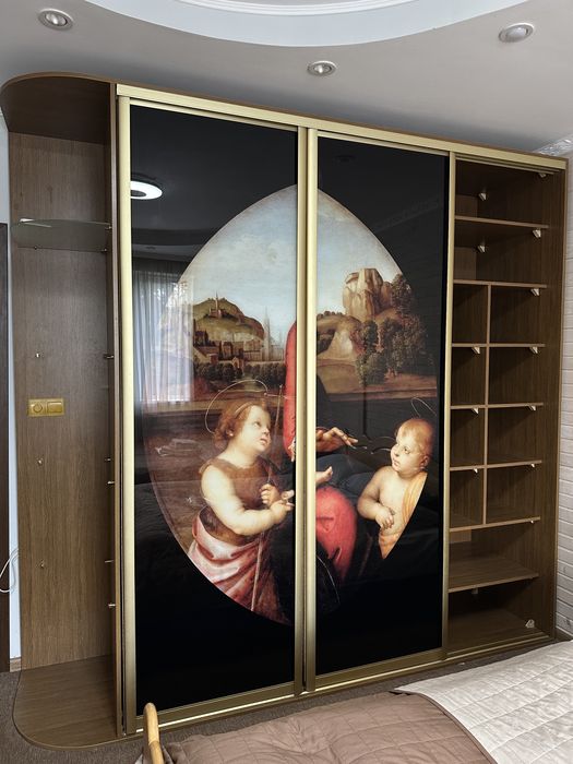 Шафа-купе,окремо стояча,дизайнерська